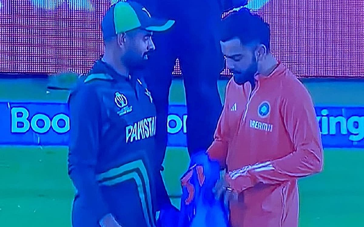 Virat Gifts Signed Jersey To Babar; Wasim Akram Criticizes Pakistan Captain, Says “Today Was not the day…’