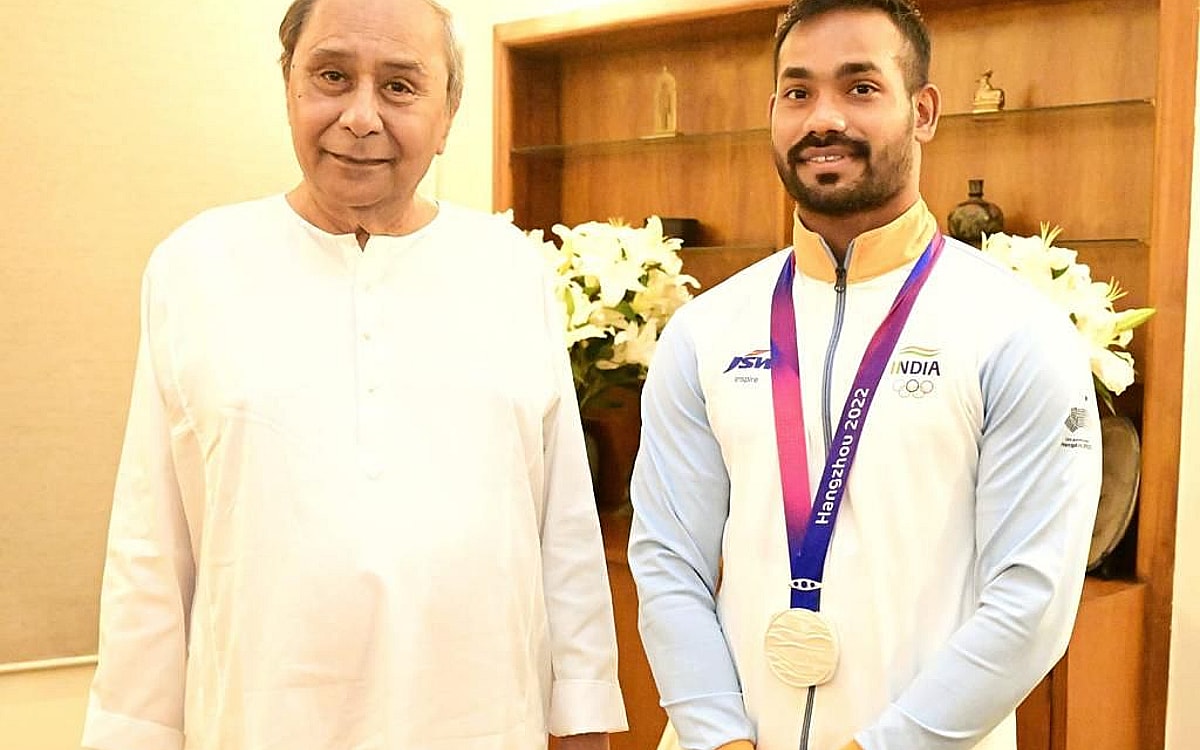 CM Naveen Patnaik felicitates Odisha javelin star with a cash prize of Rs 1.5 cr