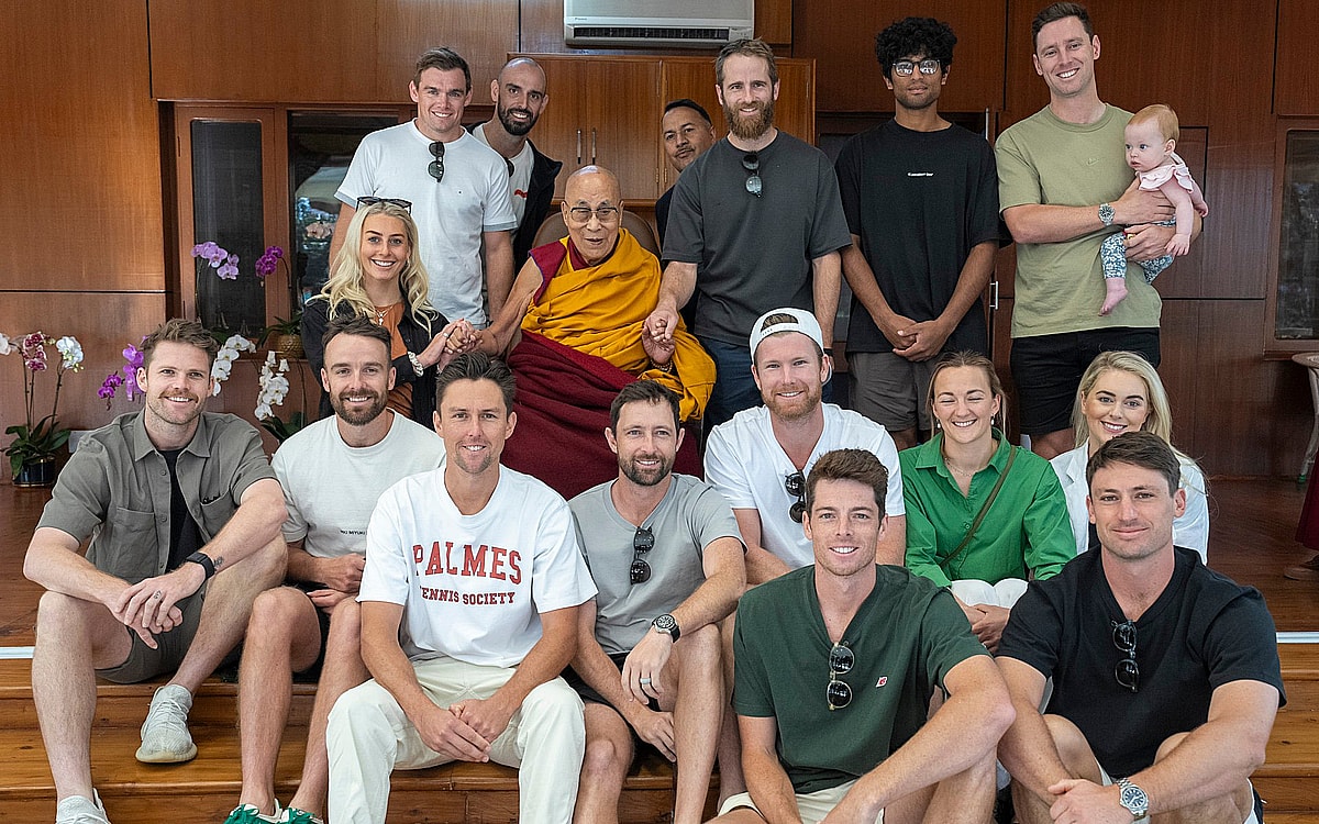 Dalai Lama Meets Team New Zealand Ahead Of World Cup Match