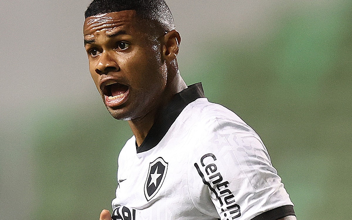 Junior Santos Leads Botafogo Closer To Serie A Title