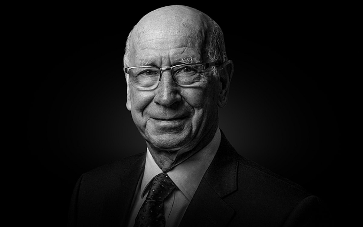 Manchester United and England great Bobby Charlton dies aged 86