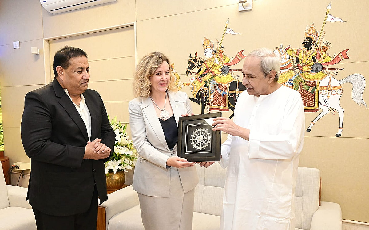 Naveen Patnaik discusses Chess development in Odisha with Dana Reizniece Ozola