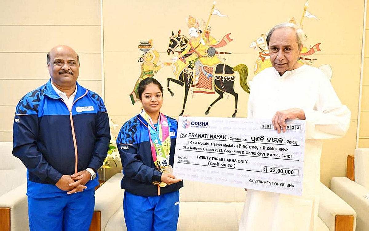 Odisha CM felicitates gymnast Pranati Nayak with cash award