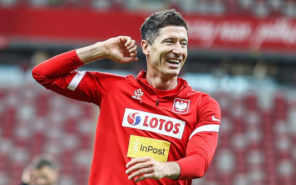 Lewandowski denies rift with Barcelona teammate Yamal