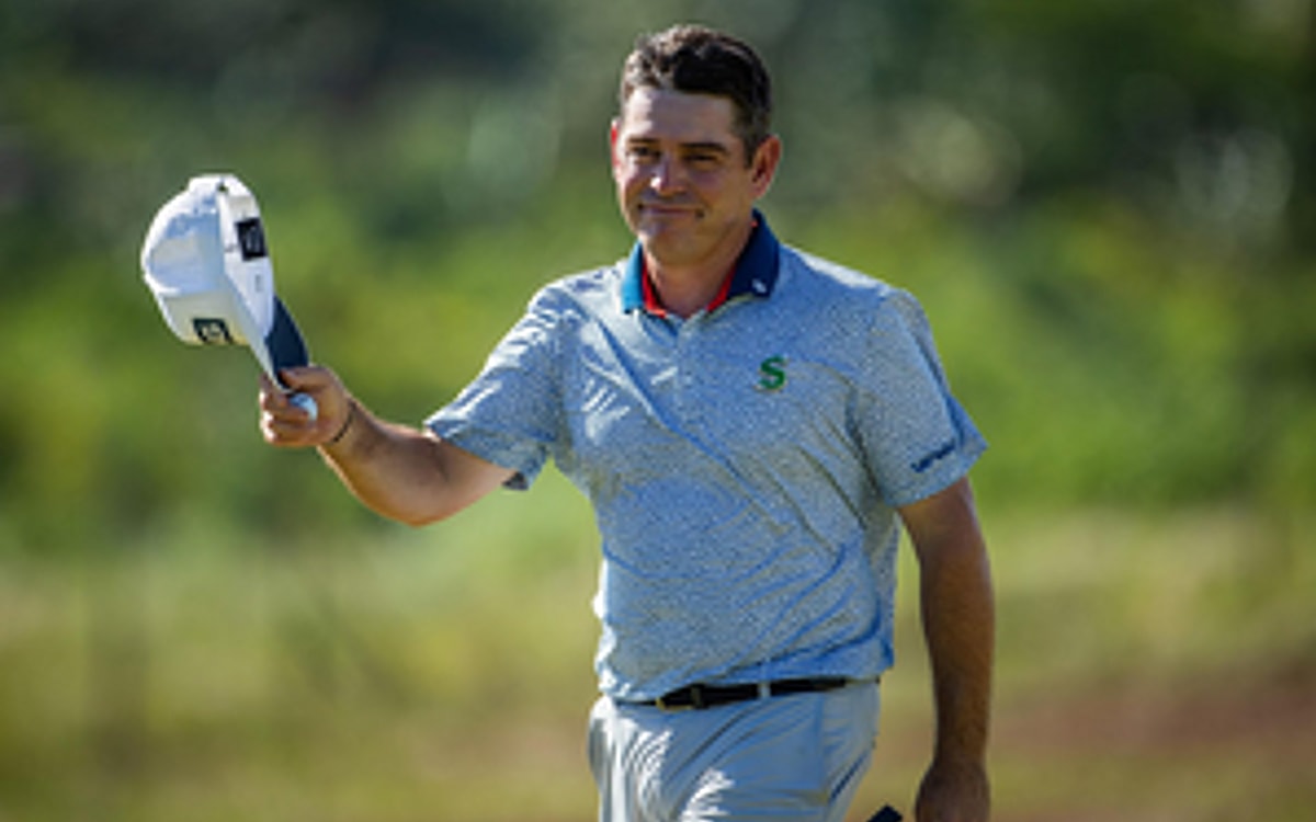 Golf: Designer Oosthuizen flies on the wings of three eagles to take lead in Mauritius Open 