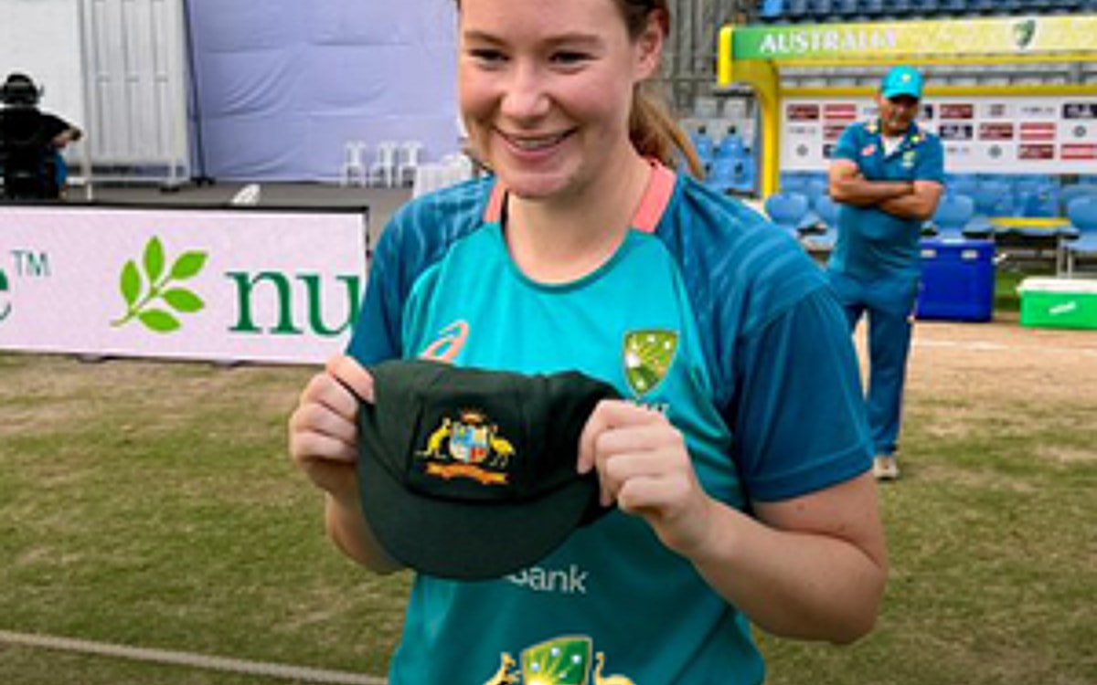 IND W V AUS W: Lauren Cheatle Finally Makes Her Test Debut After Four Shoulder Surgeries, Skin Cancer Scare