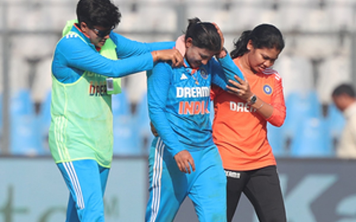 IND-W v AUS-W: Sneh Rana suffers collision; Harleen comes in as concussion substitute