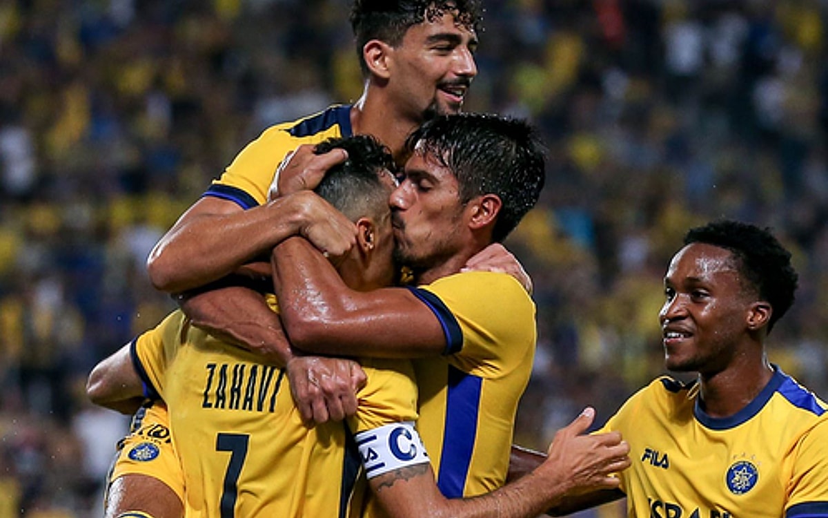 Maccabi Tel Aviv's seven foreign players refuse to return to Israel