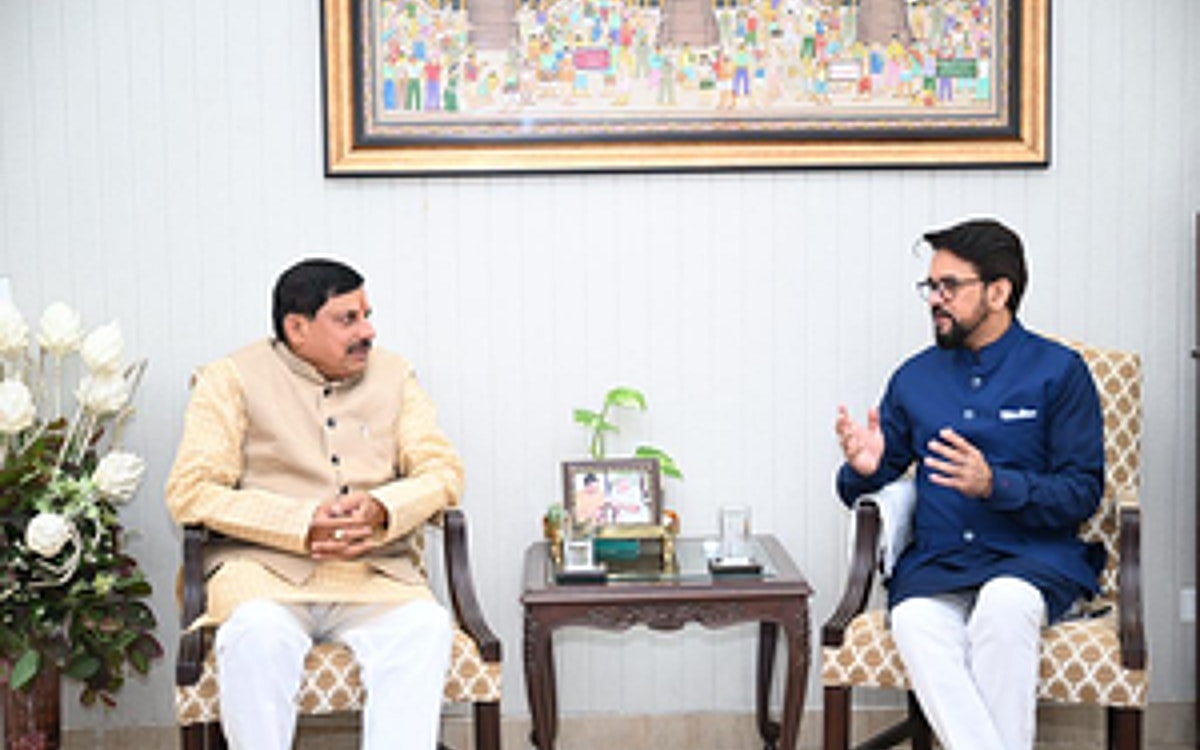 MP CM Meets  Anurag Thakur To Discuss National Youth Day