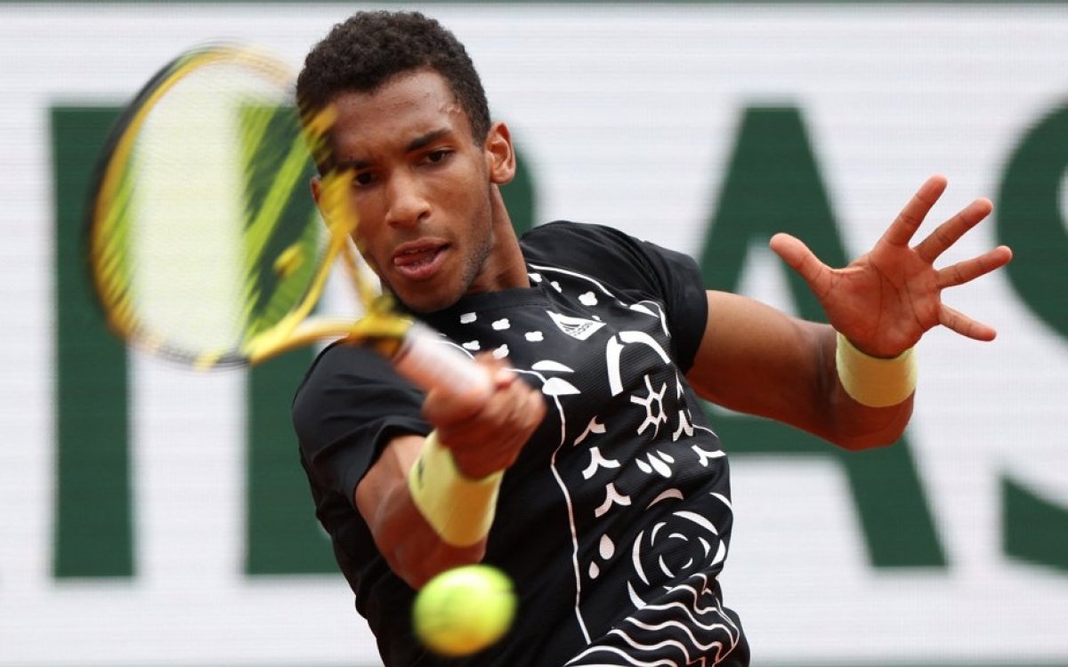 Australian Open: Auger-Aliassime secures marathon victory over Thiem