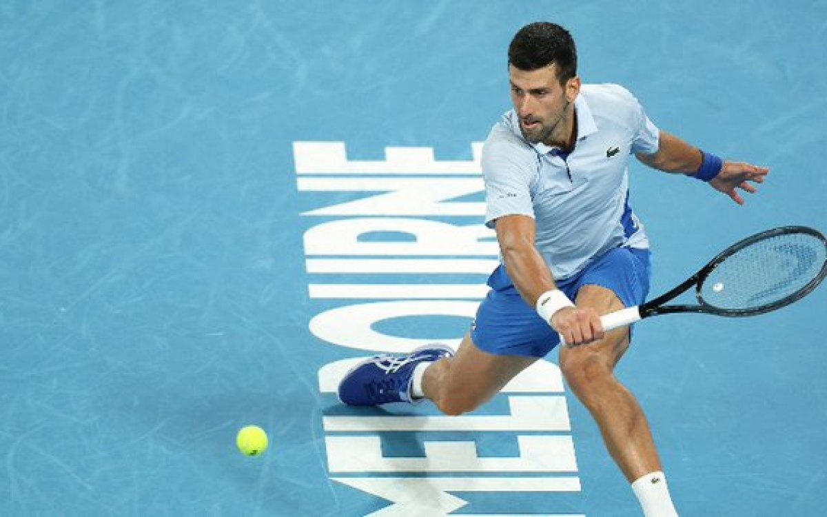 Australian Open: Djokovic dominates marathon man Mannarino to reach QF