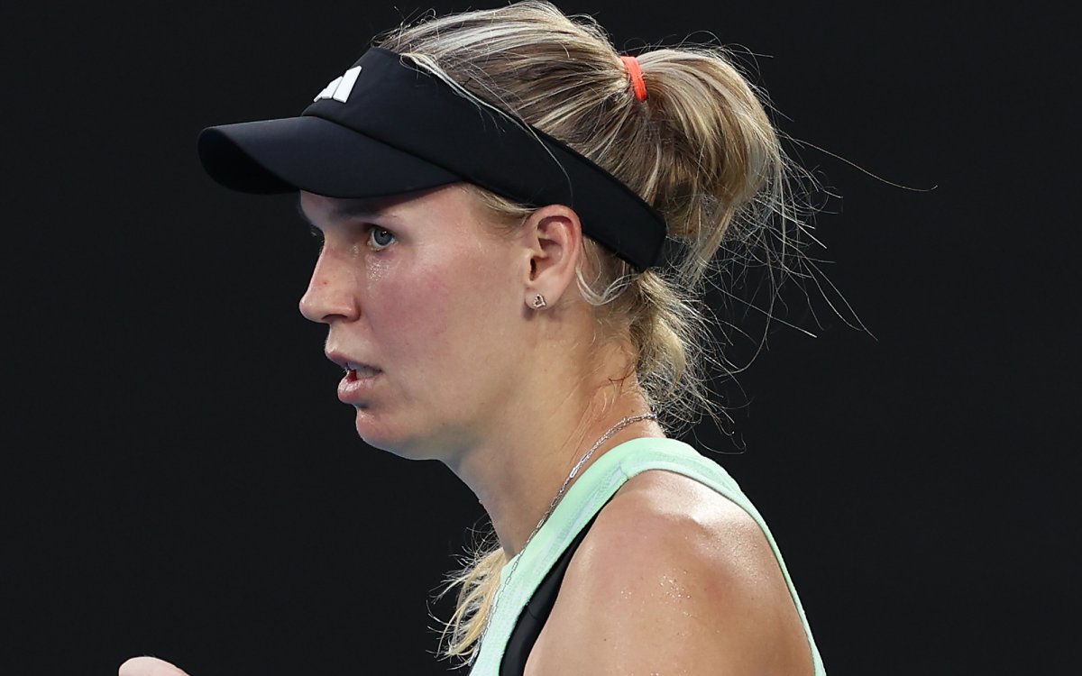 Australian Open: Wozniacki Advances To Second Round After Linette Retires