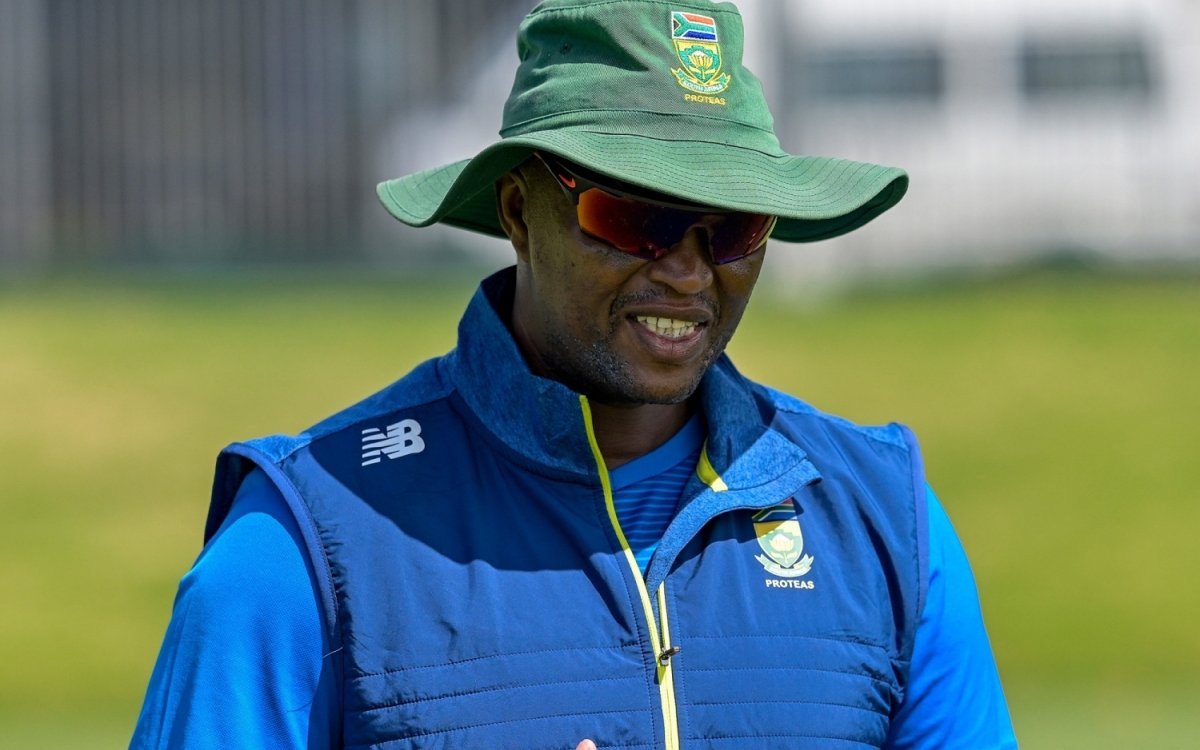 CSA extends Hilton Moreeng contract as women's Head coach till T20 World Cup