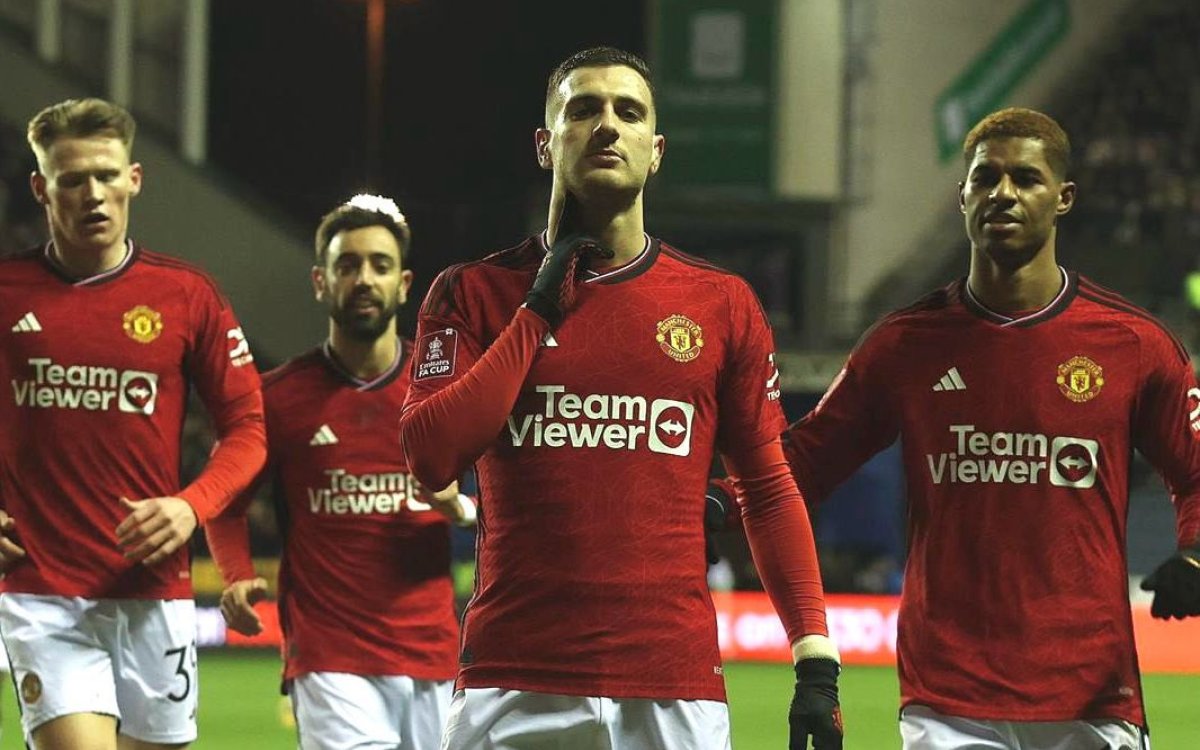 FA Cup: Dalot's strike, Fernandes' penalty send Man Utd into fourth round