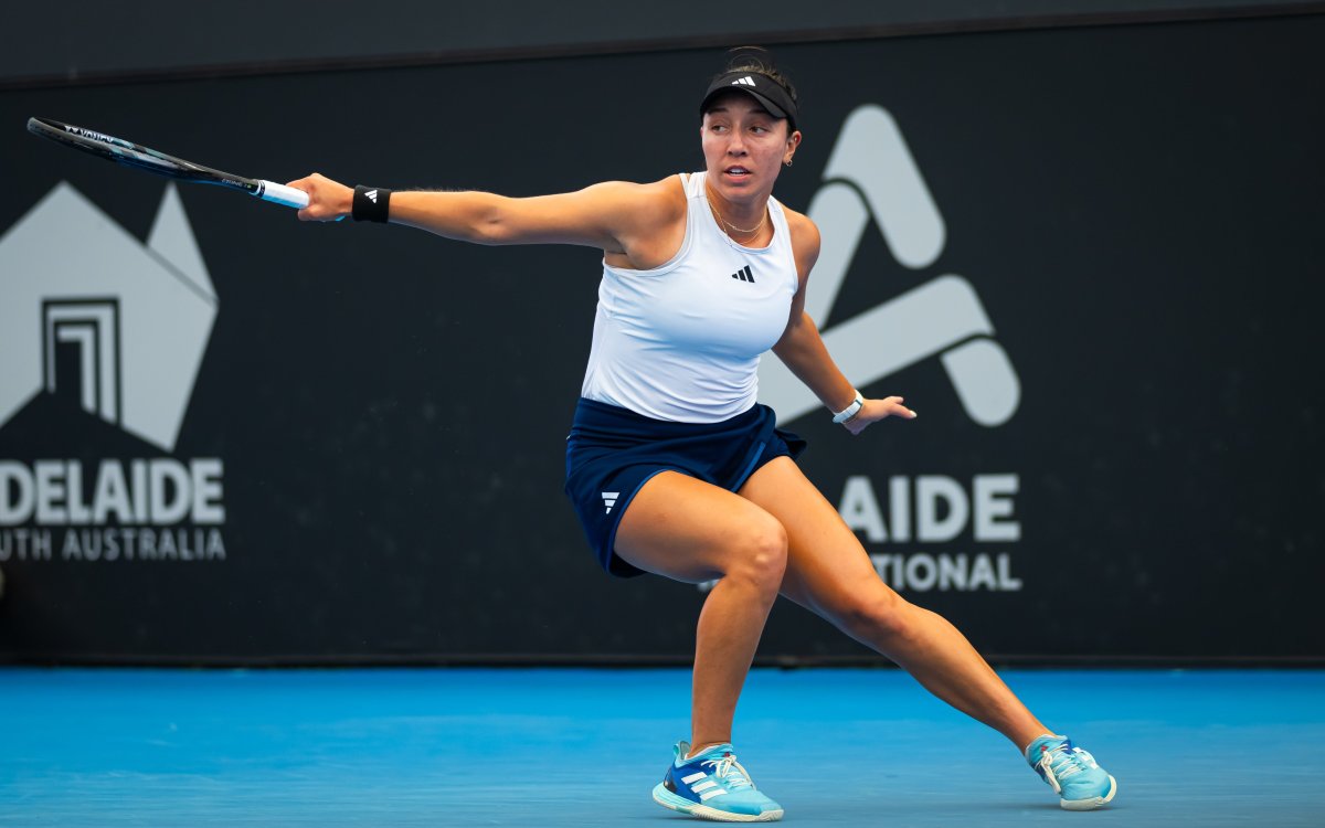 Pegula fends off lucky loser Pera to make Adelaide quarterfinals