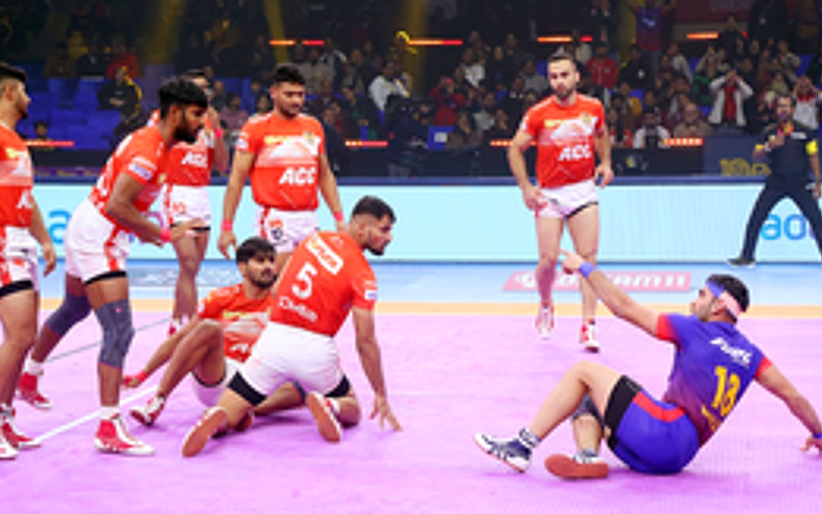 PKL 10: Captain Ashu Malik Leads From The Front As Dabang Delhi Beat Gujarat Giants 35-28