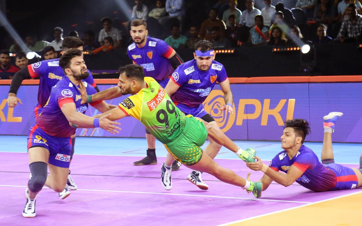 PKL 10: Dabang Delhi halts Patna Pirates' second-half comeback attempt, win by one point