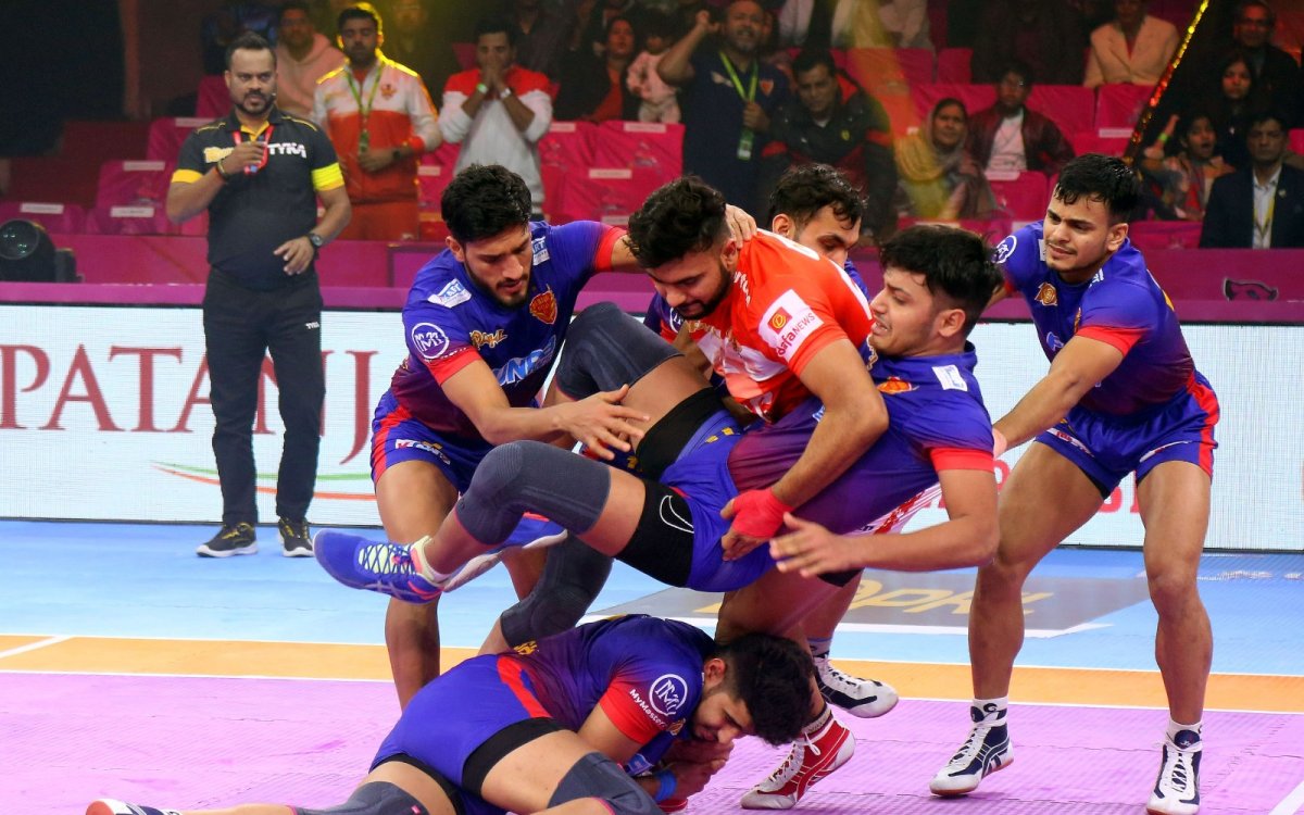 PKL: Gujarat Giants ride on Deepak Singh's high-5 to stall Dabang Delhi KC's winning run