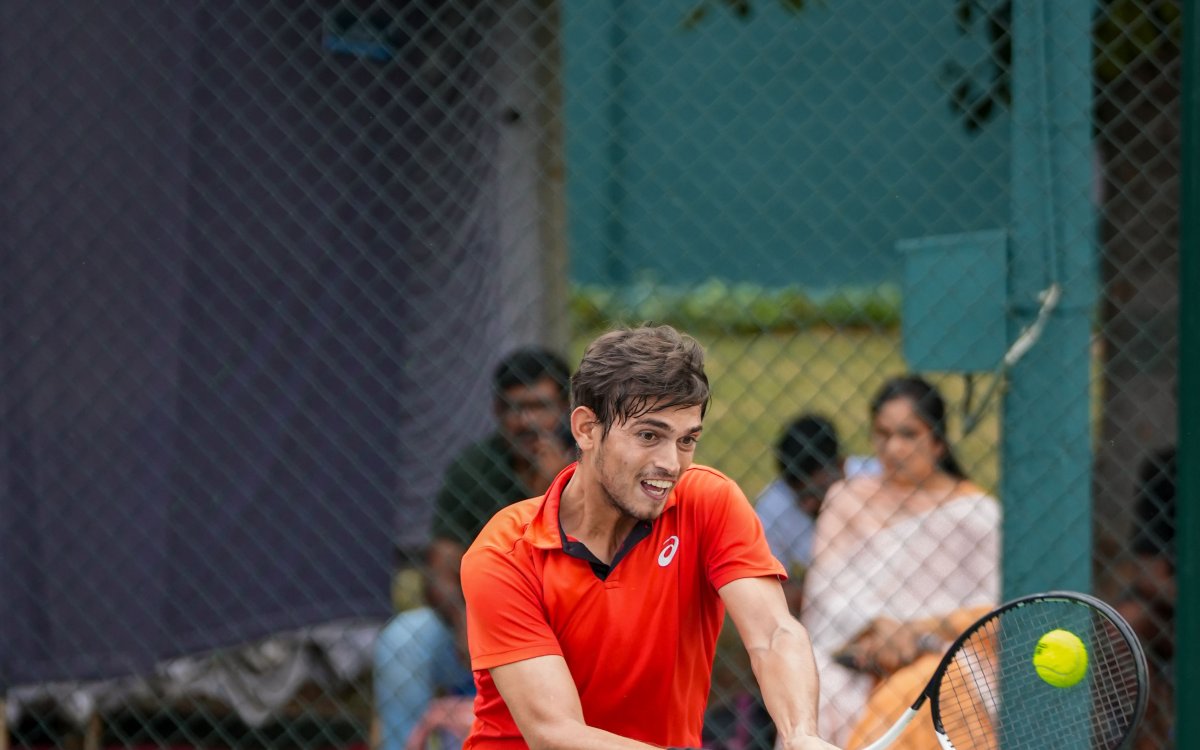 Shivank scores upset win to enter final round of qualifying