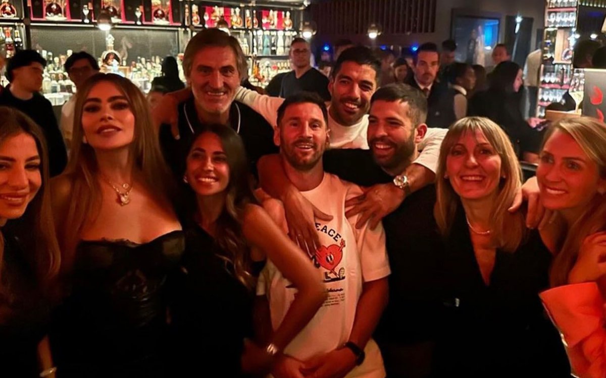 Sofia Vergara, Lionel Messi Dine With Friends At Miami Steak House