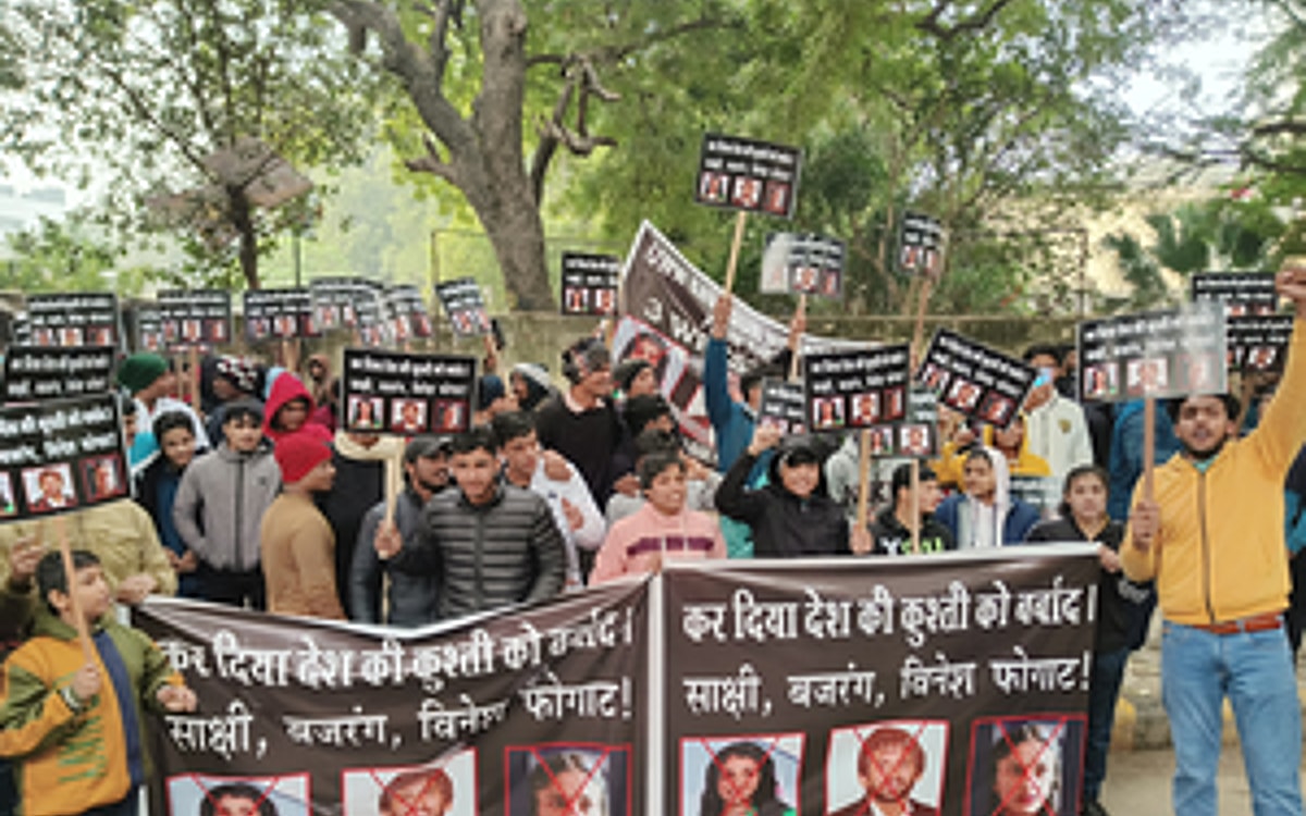 Young wrestlers stage protest at Jantar Mantar; demands 'action' against Bajrang, Sakshi, Vinesh