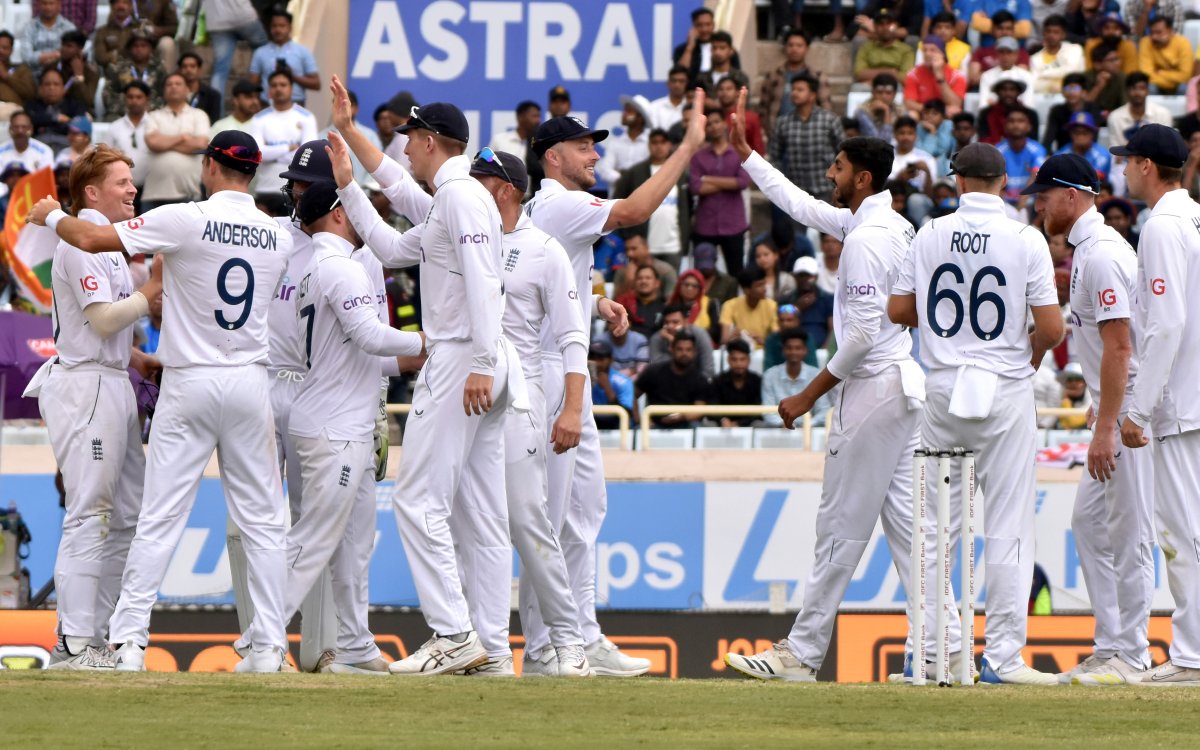 4th Test: Spinners put England on top as India trail by 134 runs