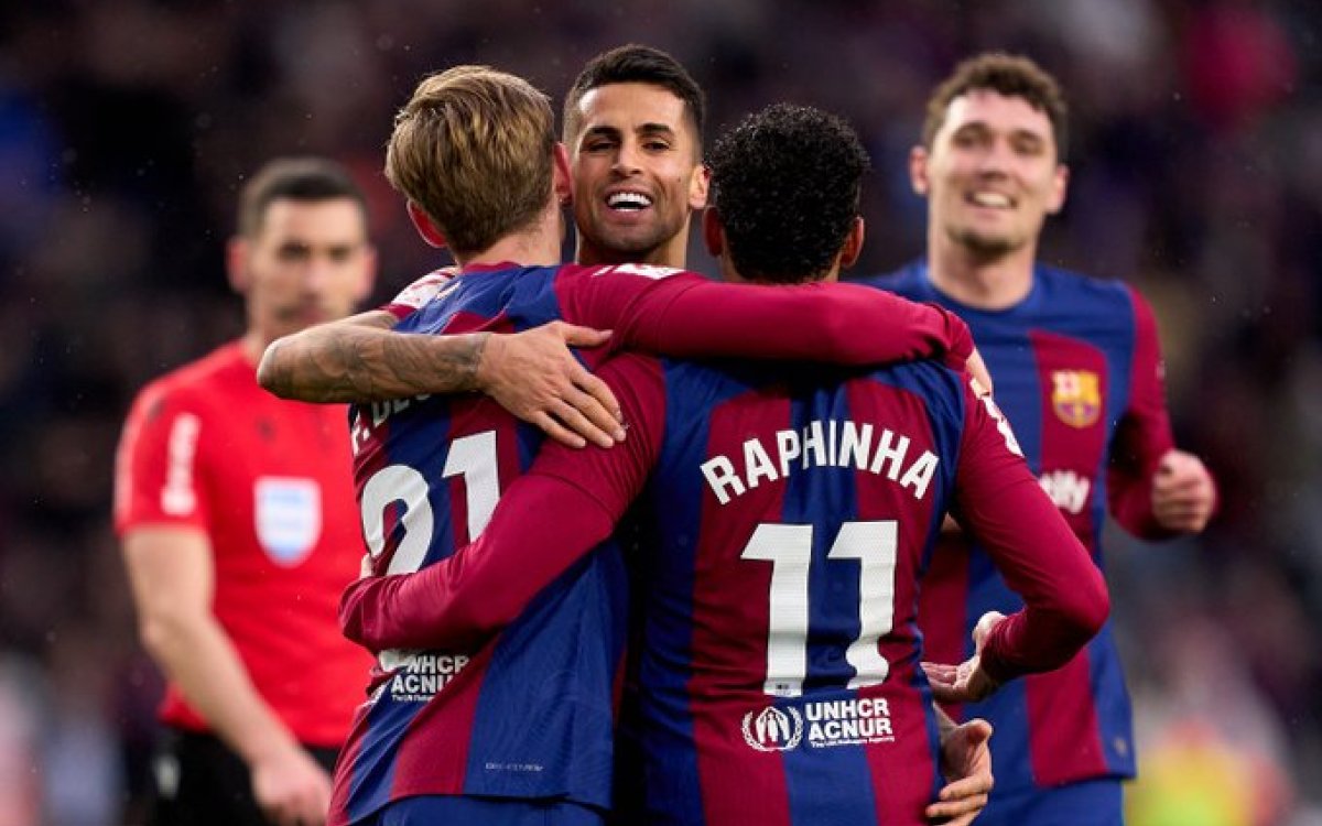 Barca Cruise, Atletico Held In Almeria In LaLiga