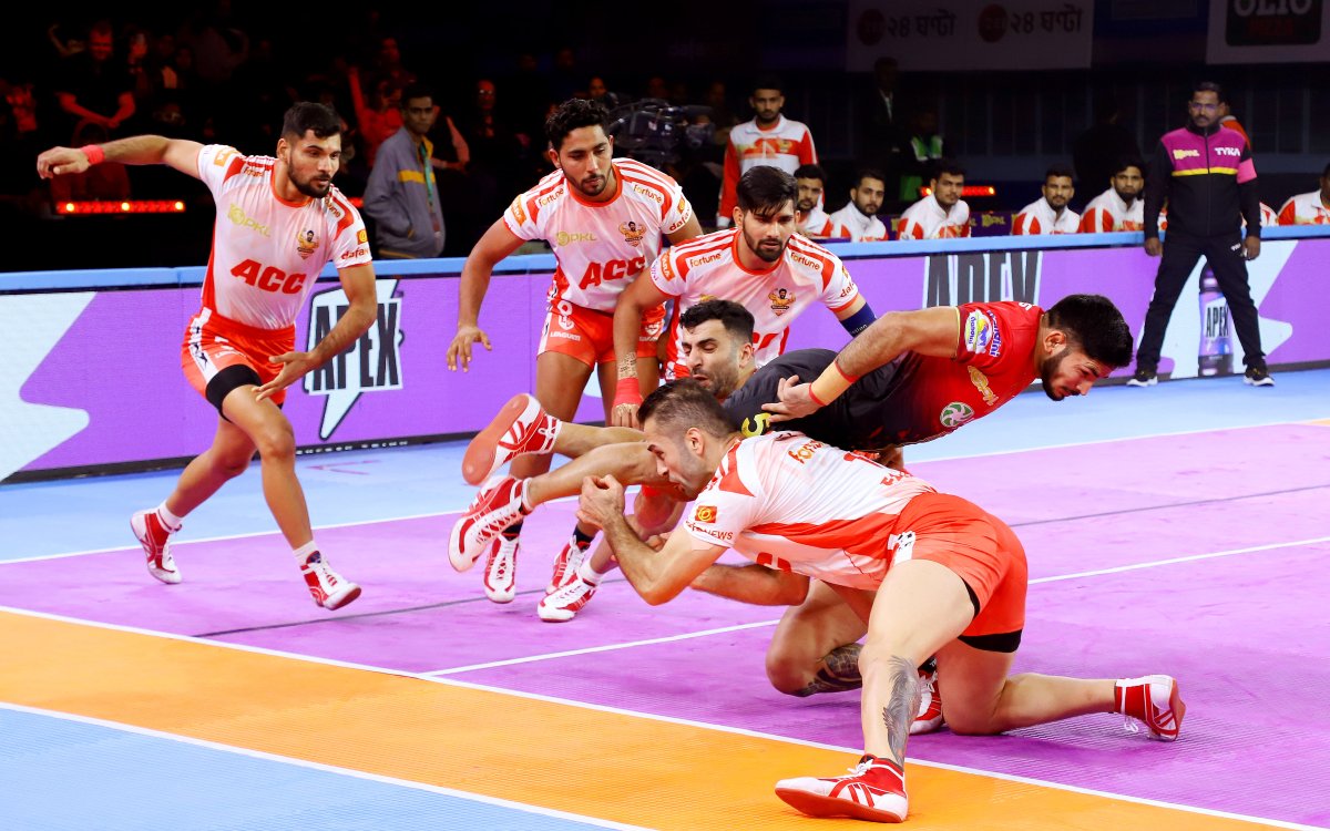 PKL 10: Gujarat Giants seal playoffs spot with massive win over Bengaluru Bulls