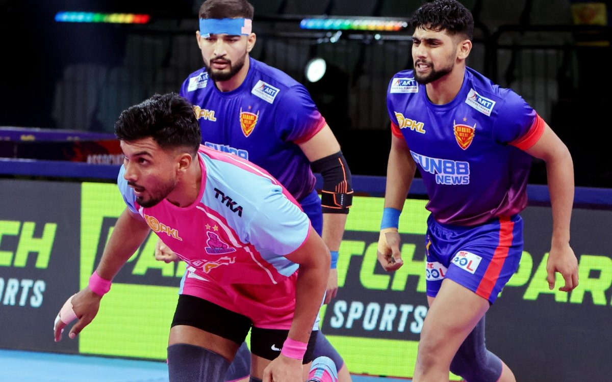 PKL 10: Jaipur Pink Panthers move atop the table with 27-22 win over Dabang Delhi