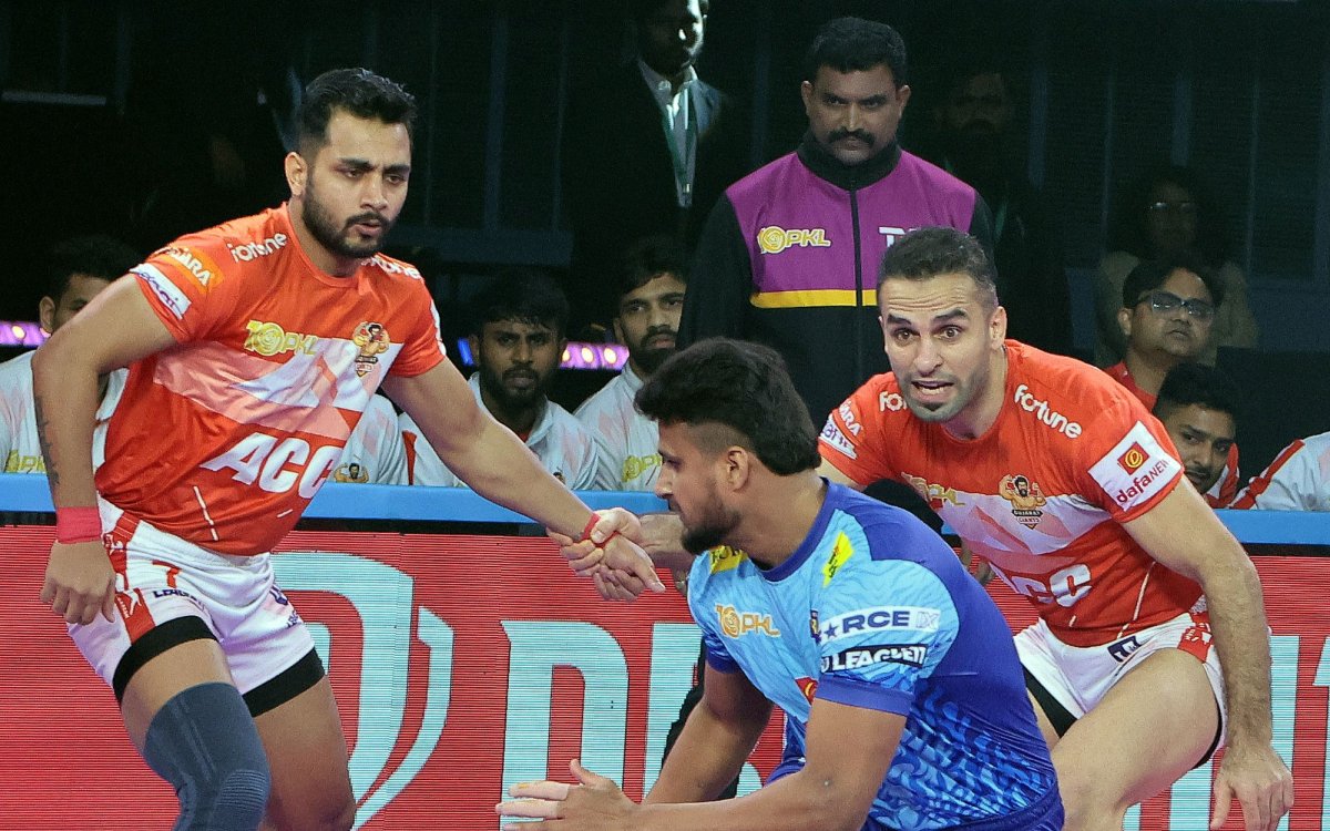 PKL 10: Parteek Dahiya, Rakesh's 10 points propel Gujarat Giants closer to Playoffs spot