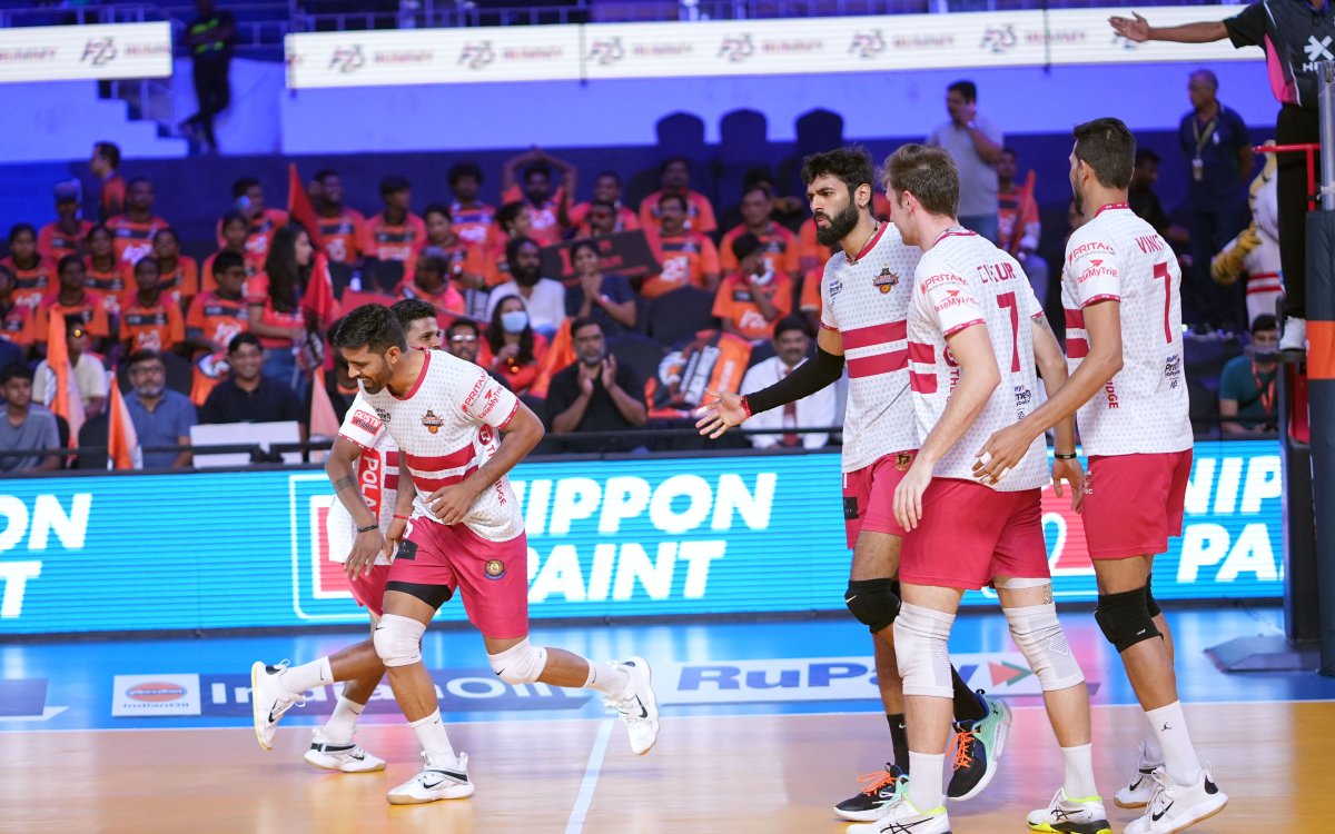 PVL Season 3: Kolkata Thunderbolts keep Super 5 hopes alive with solid win over Hyderabad Black Hawk