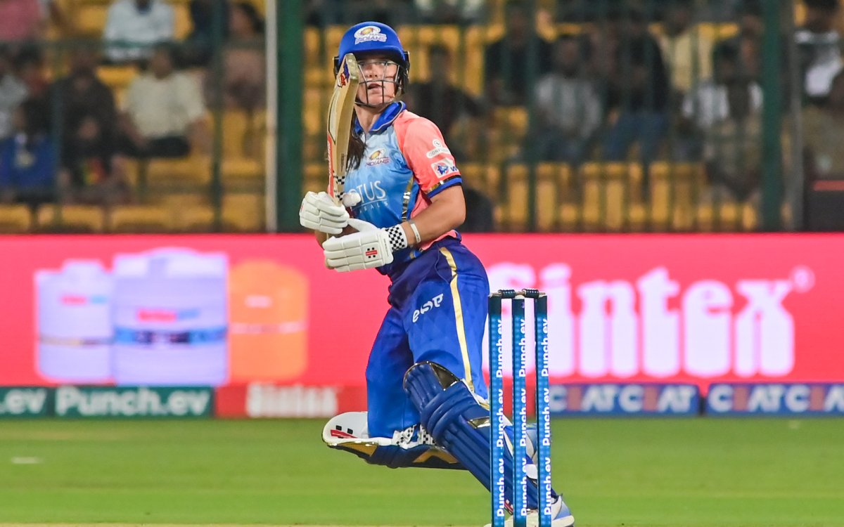 WPl 2024: Amelia Kerr's all-round show helps Mumbai Indians beat Gujarat Giants by five wickets