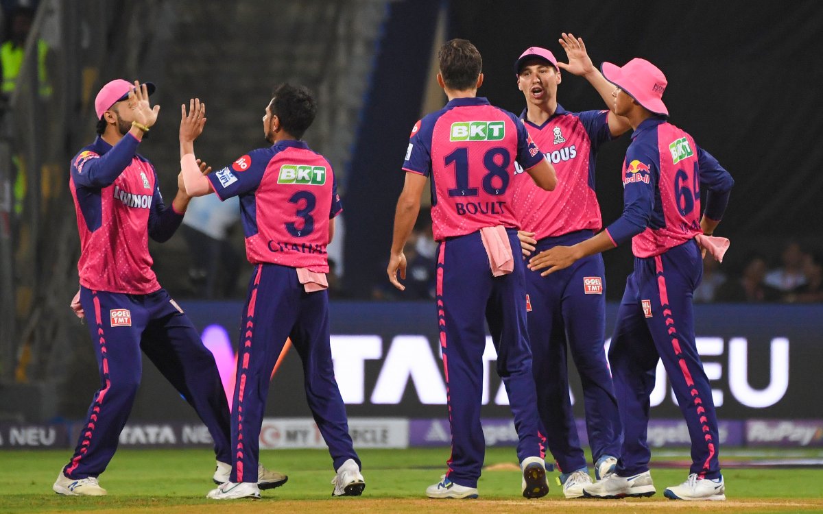 IPL 2024: Shane Bond Hails RR Bowler s “collective Effort” In Restricting MI On Below-par Score