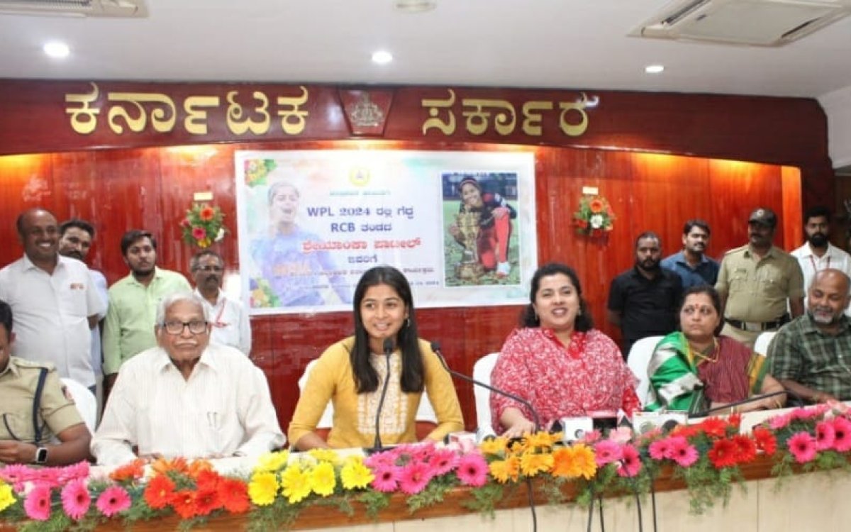 Kalaburagi district administration felicitates RCB's WPL star Shreyanka Patil