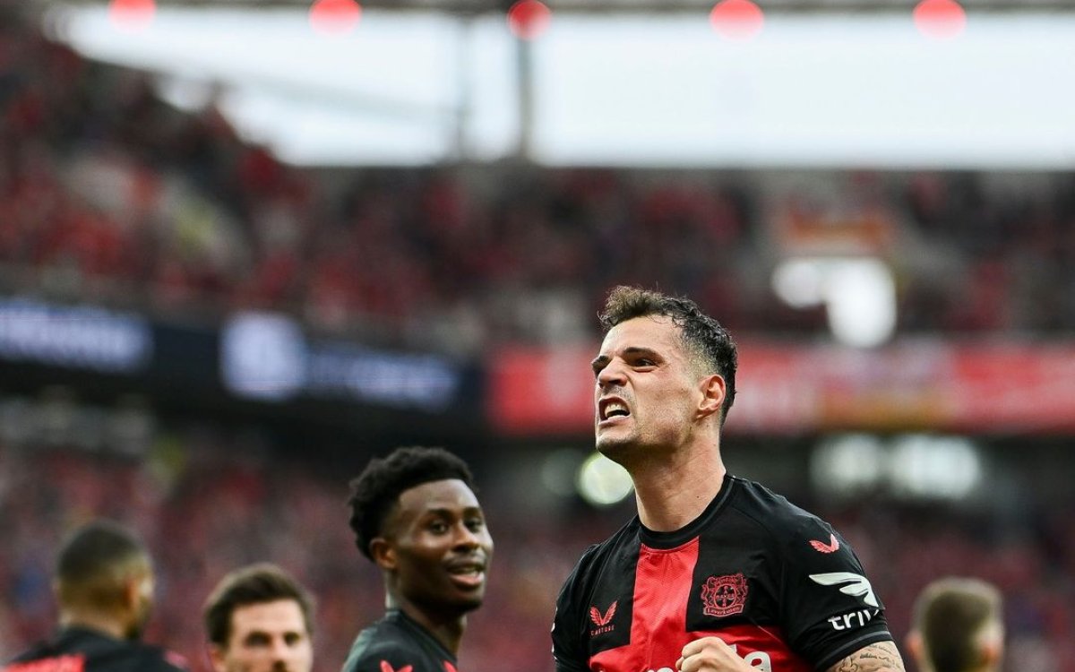 Leverkusen romps past Bremen to clinch first Bundesliga title