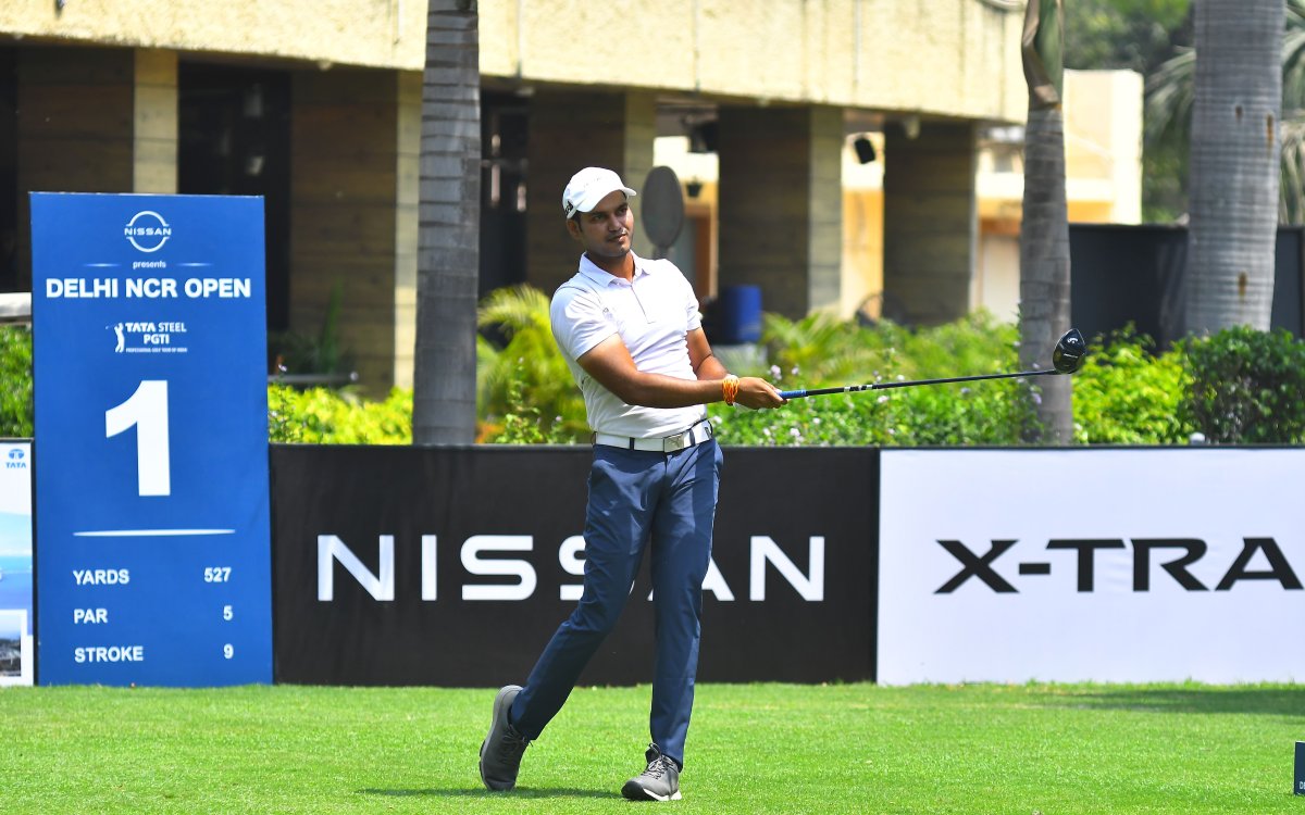 Manu Gandas shines on day three to grab sole lead