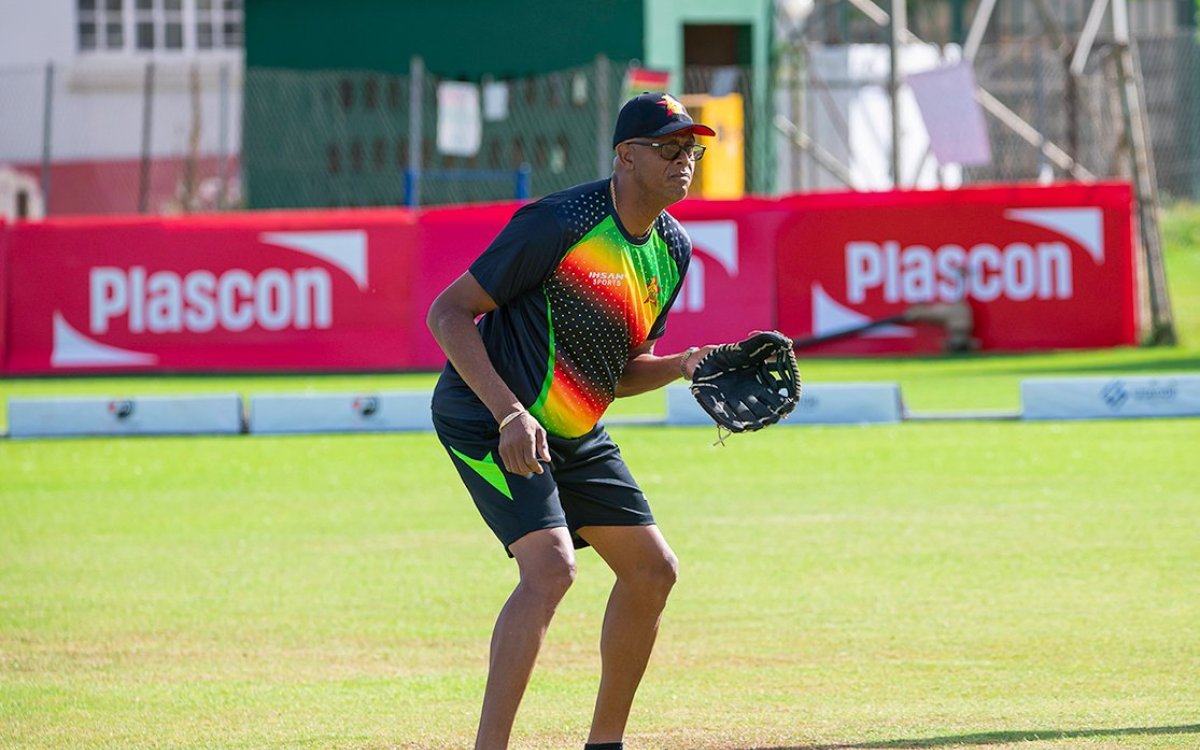 Zimbabwe bring in Courtney Walsh as coaching consultant for Women’s T20 World Cup Qualifiers