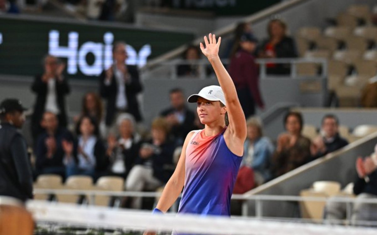 French Open: Iga Swiatek Wins 15th Straight Match, To Meet Osaka In Second Round