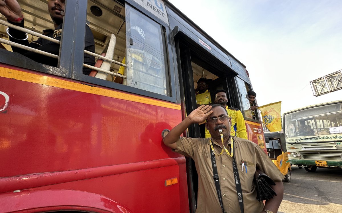 IPL 2024: Chennai Super Kings  Whistling Gift To MTC Bus Conductors