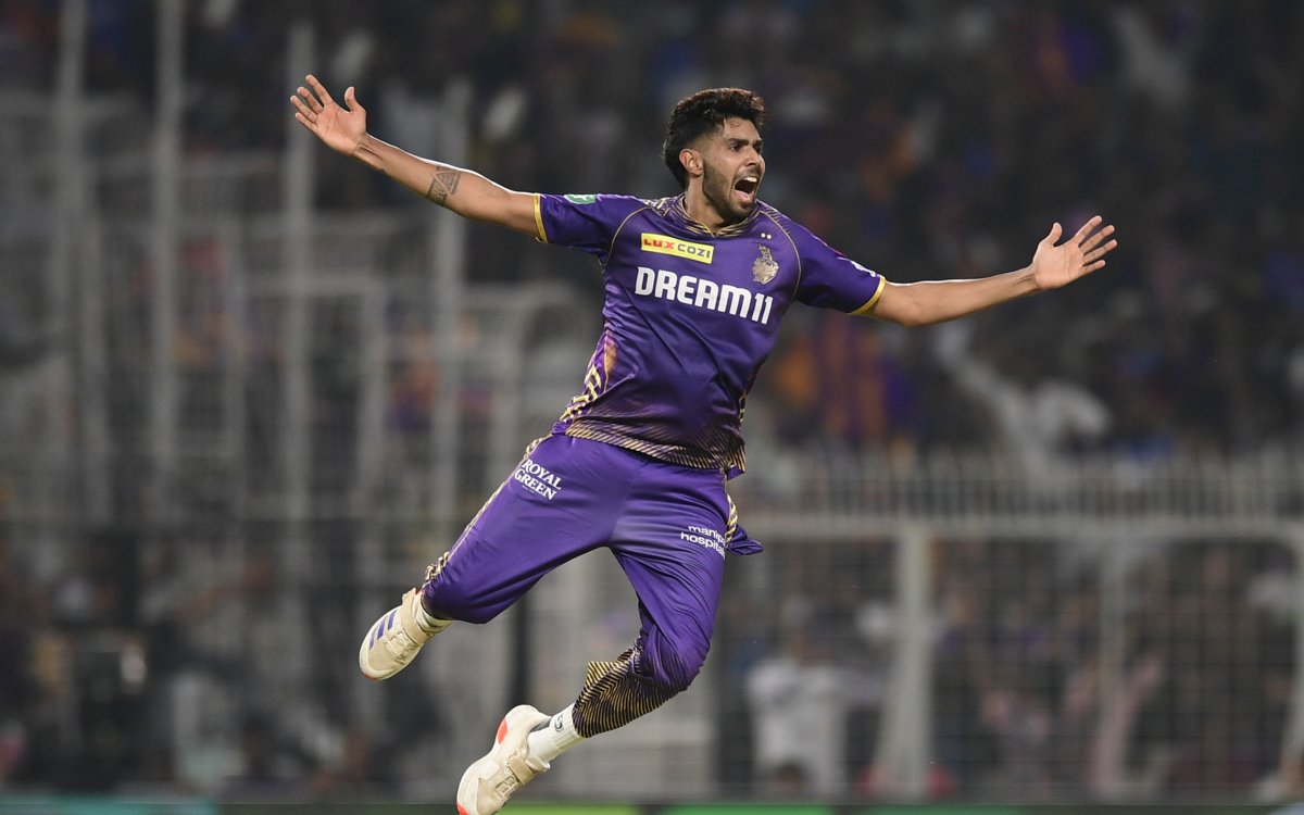 IPL 2024: Venkatesh Iyer's knock, superb bowling help KKR beat MI, seal Playoffs berth (Ld)