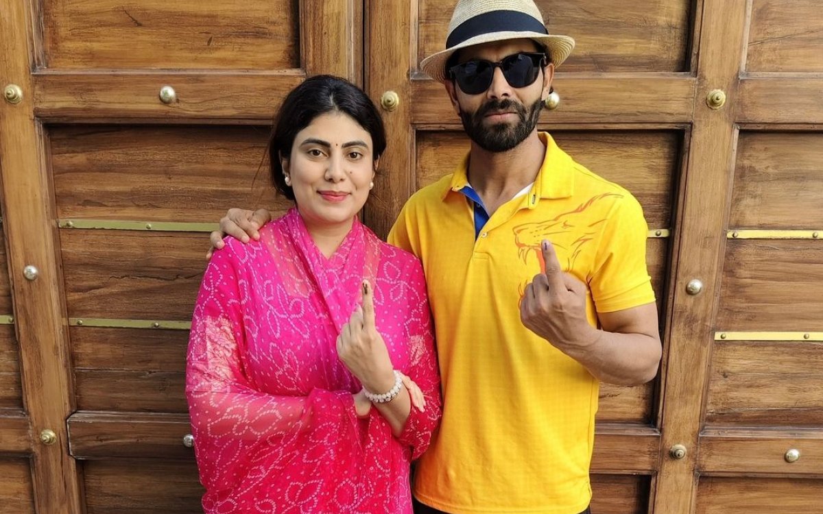 ‘My Vote, My Right,’: Ravindra Jadeja Casts His Vote In Jamnagar