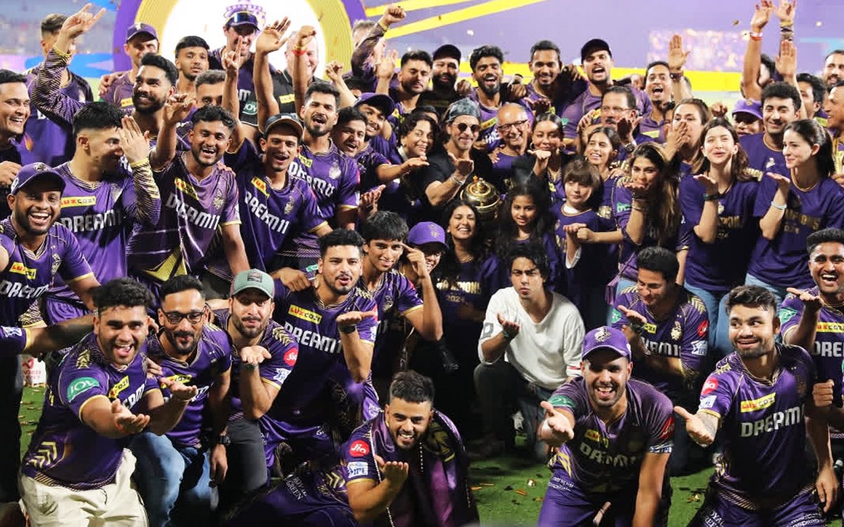 SRK hails his KKR warriors: 'Boys you are all made of Star stuff'