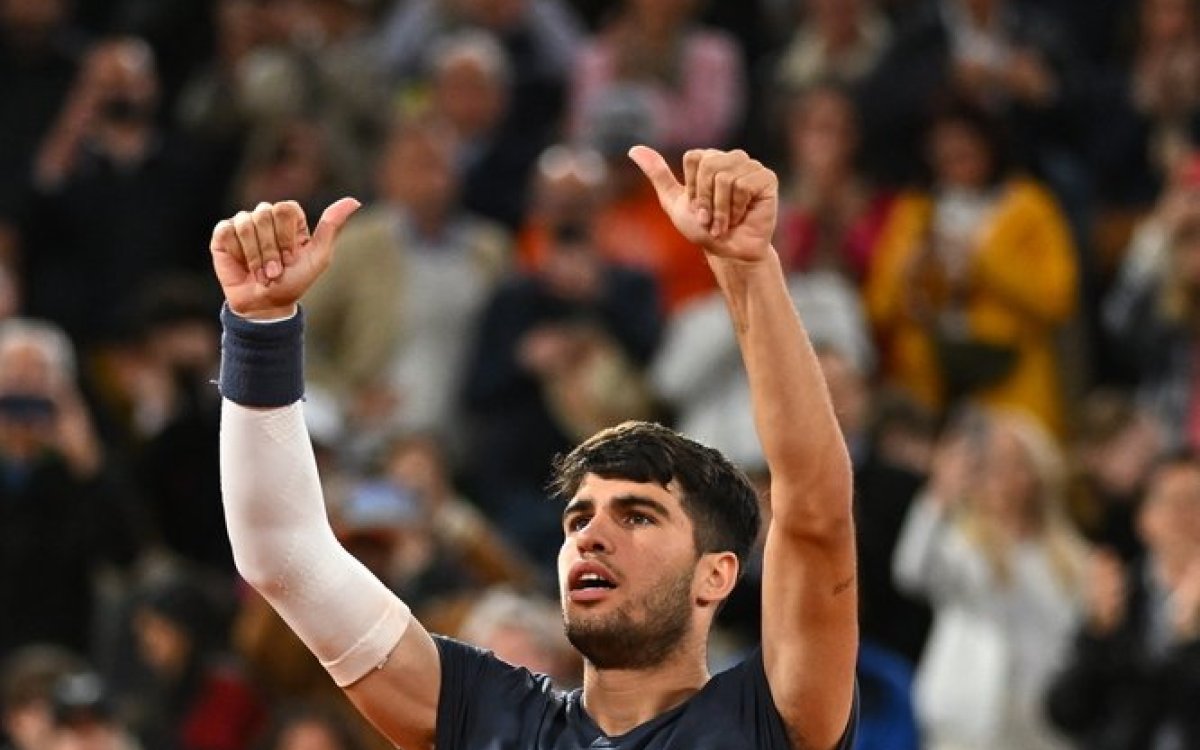 French Open: Alcaraz triumphs over Auger-Aliassime to set up Tsitsipas clash in QF