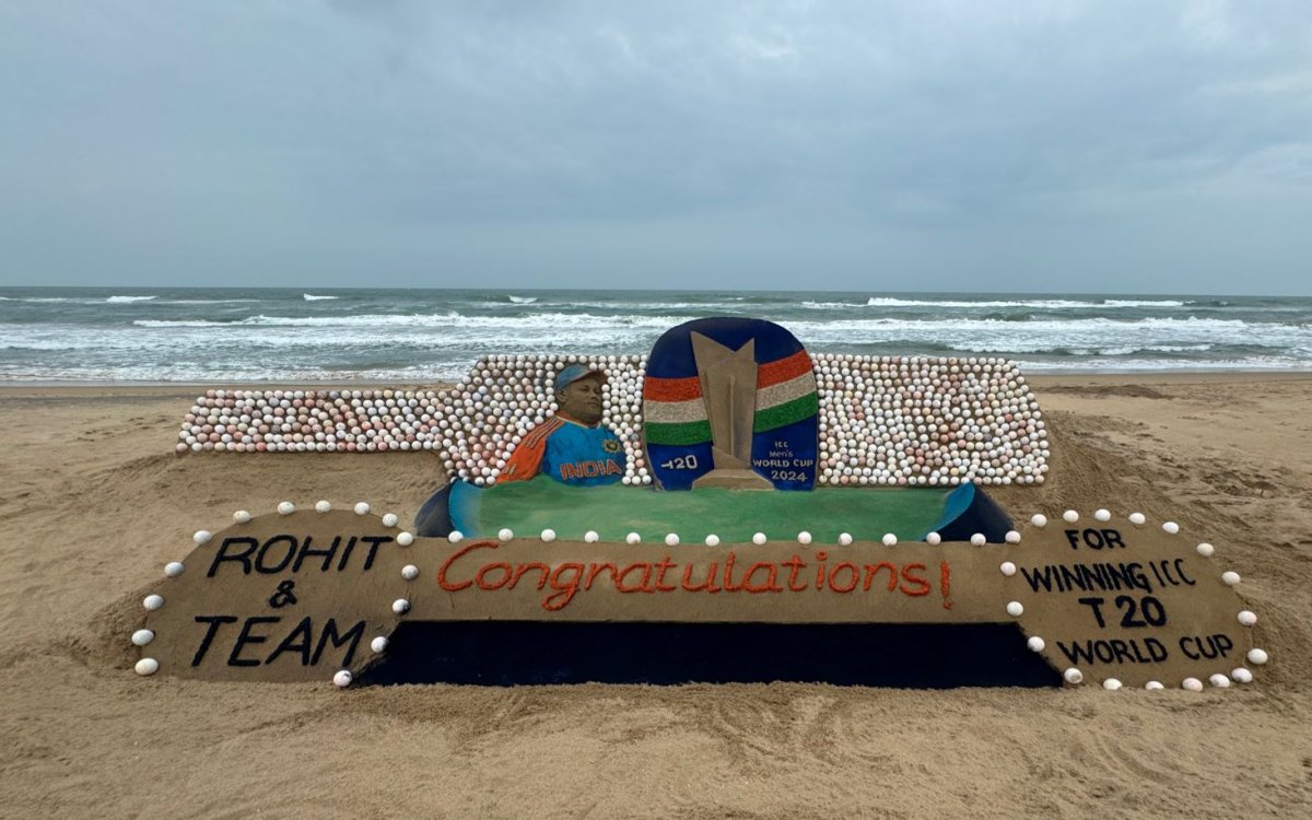 Sand Artist Sudarsan Pattnaik Congratulates Team India