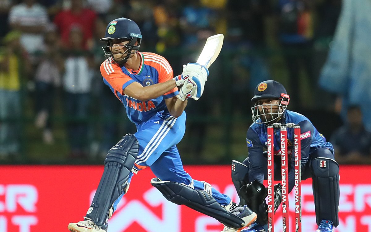 3rd T20I: Theekshana, Hasaranga restrict India to 137/9