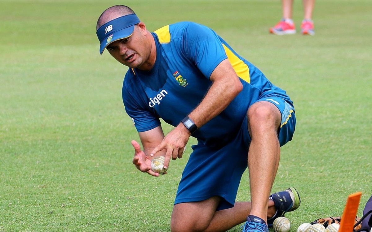 Ahead of T20I series against India, Zimbabwe appoint Charl Langeveldt as bowling coach