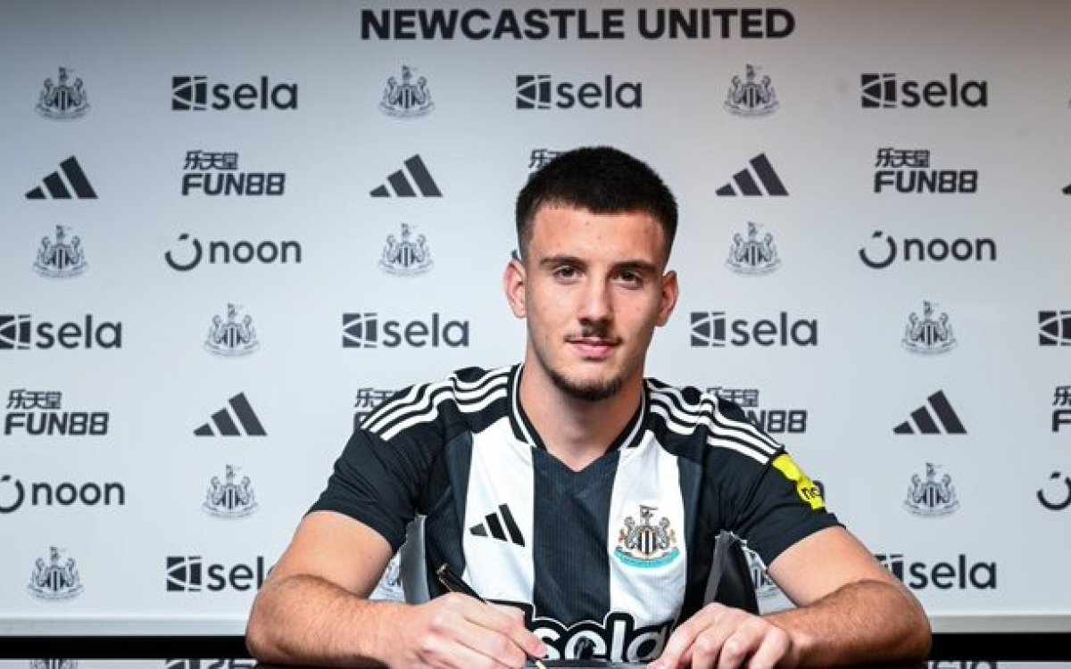 Newcastle sign Serbian teenage defender Miodrag Pivas