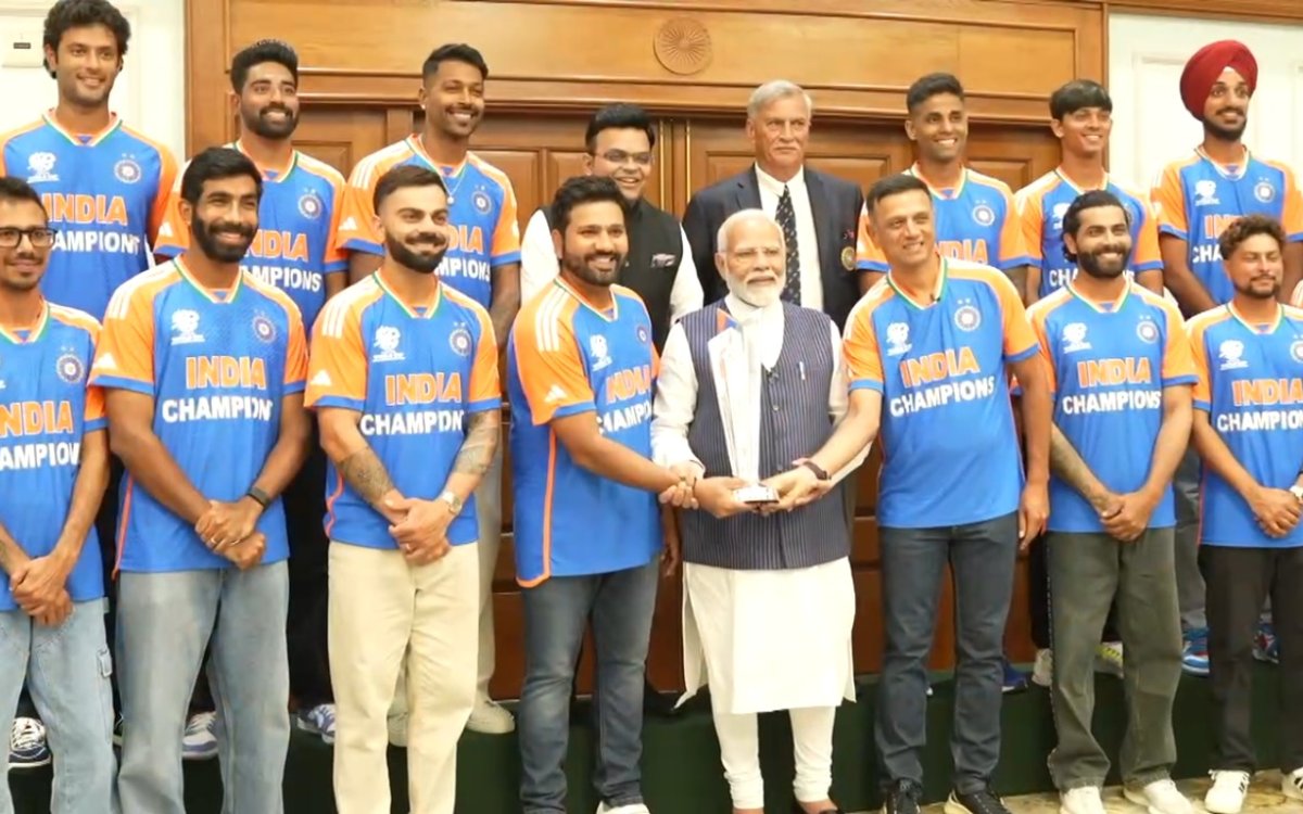 PM Modi hosts World Cup champs