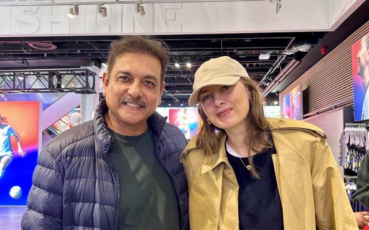 Ravi Shastri shares photo with ‘fashion icon’ Maria Sharapova