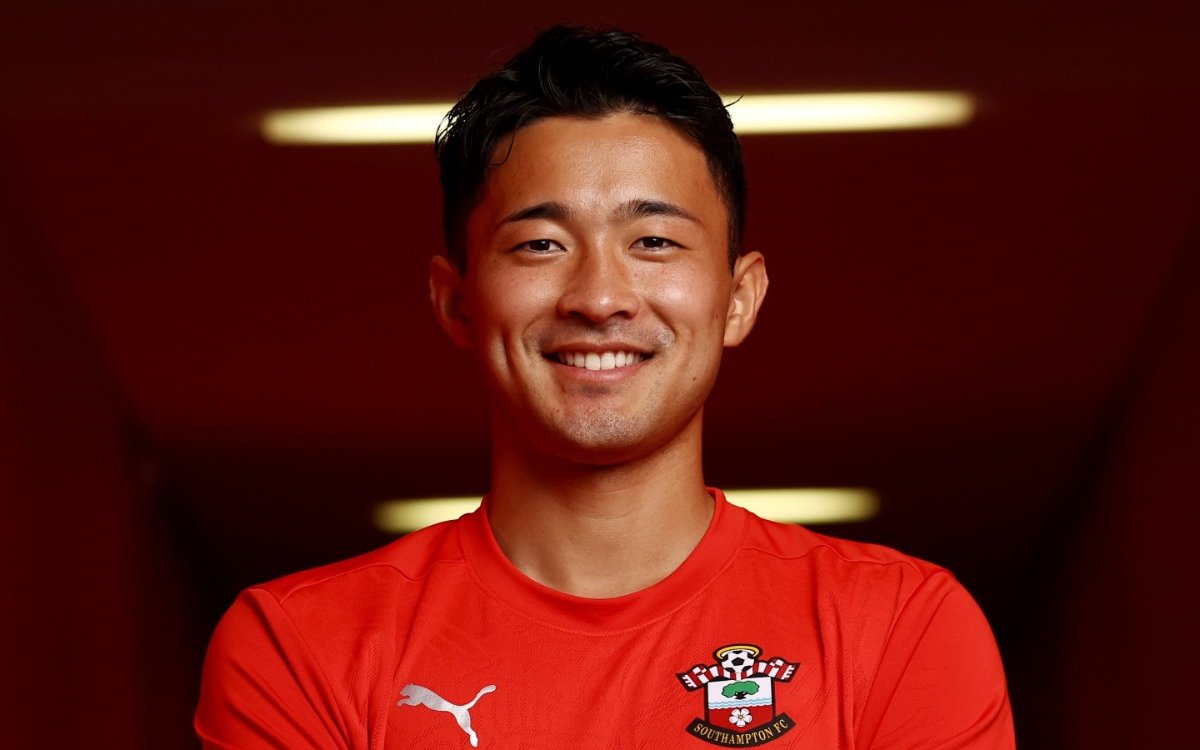 Southampton sign Japanese defender Yukinari Sugawara on four-year contract